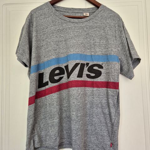 Levis t-skjorte i strl L.