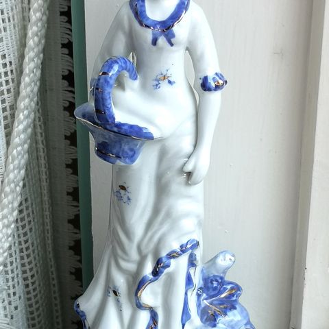 Porselensfigur dame blåhvit