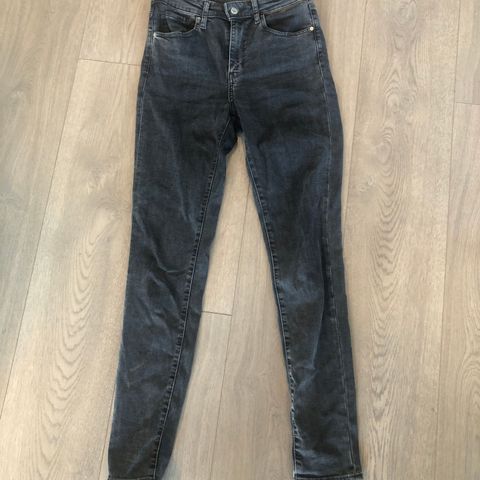 Svart Levis 721 High Rise Skinny dongeribukse str.28.