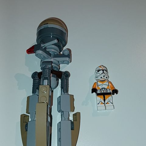 Lego Clone Trooper, 212th Attack Battalion med Tri-Droid