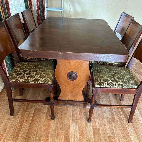Spisebord og 6 stoler, uttrekkbart bord
