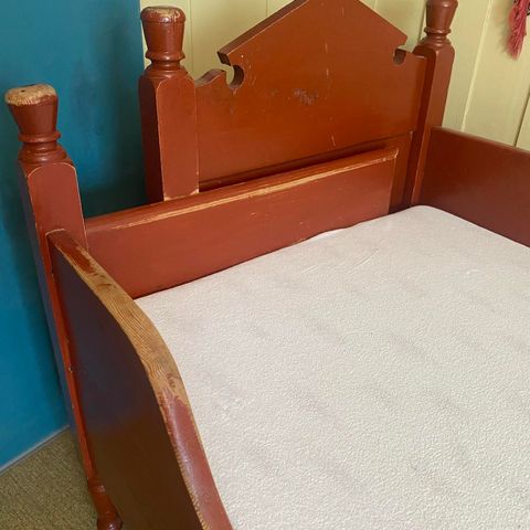 Gammel uttrekkbar seng selges