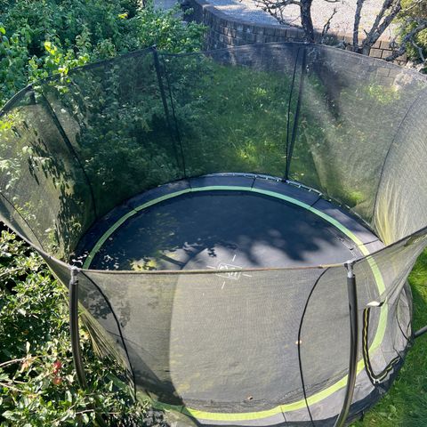 Pent brukt trampoline