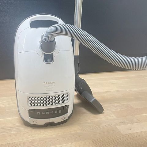 Miele støvsuger Complete C 3  PowerLline til salgs.