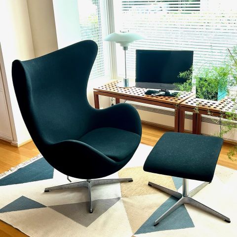 Arne Jacobsen "egget" svart