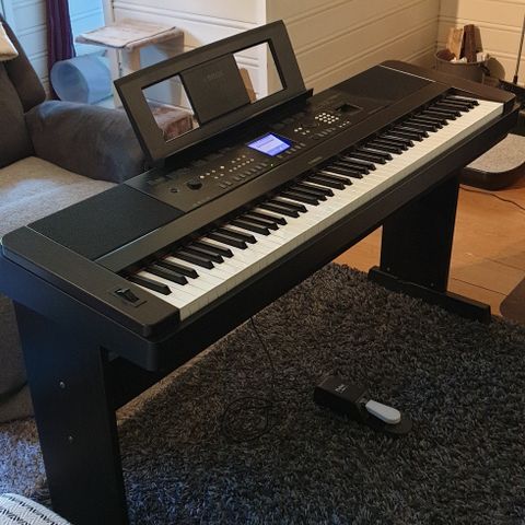 Yamaha DGX-650 Portable Grand