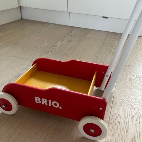 Brio gåvogn gul og rød