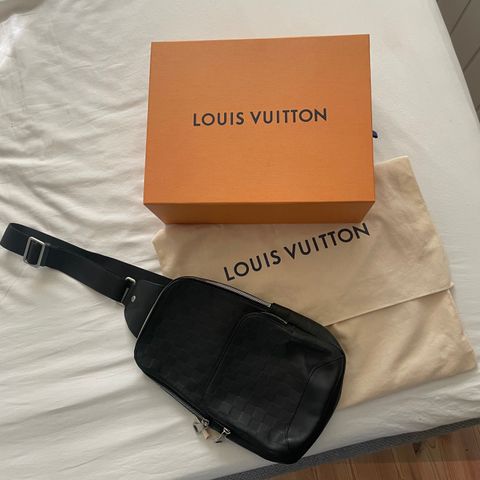 Louis Vitton Sling Bag MN selges