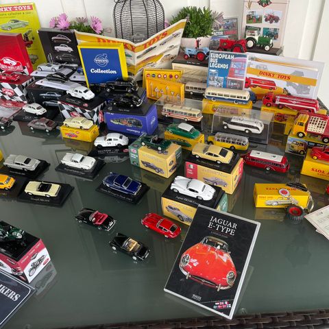 Dinky Toys modellbiler mm.