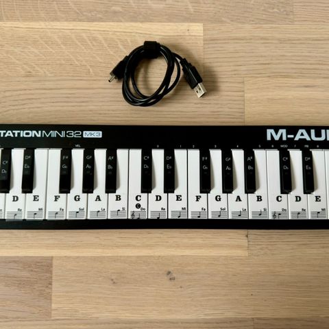 MIDI keyboard 32 keys M-AUDIO