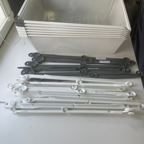 6 hvite komplement trådkurver pax fra Ikea
