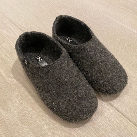 X-trail slippers /tøfler i ull i str. 35 selges