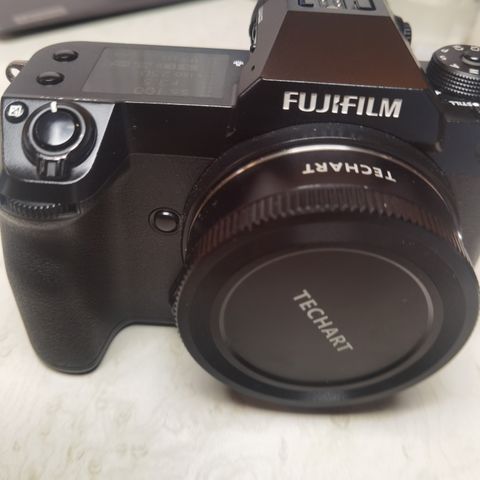 Techart Canon EF - Fujifilm GFX autofokus adapter