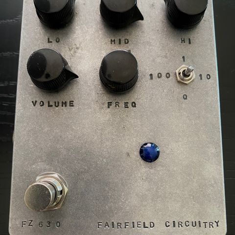 Fairfield Circuitry Four Eyes Crossover fuzz pedal selges!