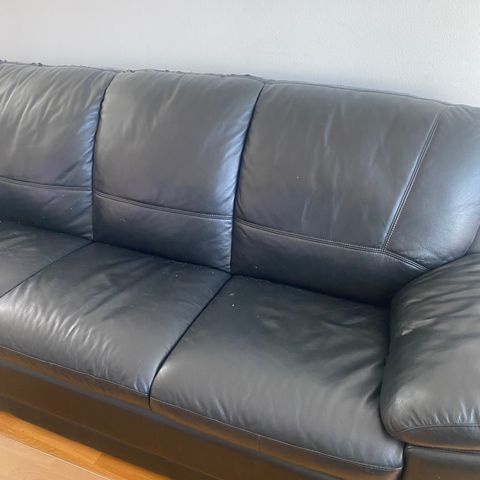 3 seter skinn sofa gir bort