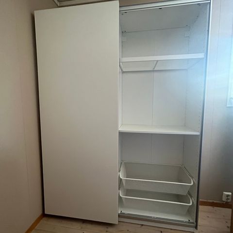 IKEA Pax/Hasvik skyvedørsgarderobe