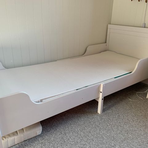 Uttrekkbar seng 130-200 cm. IKEA Sundvik