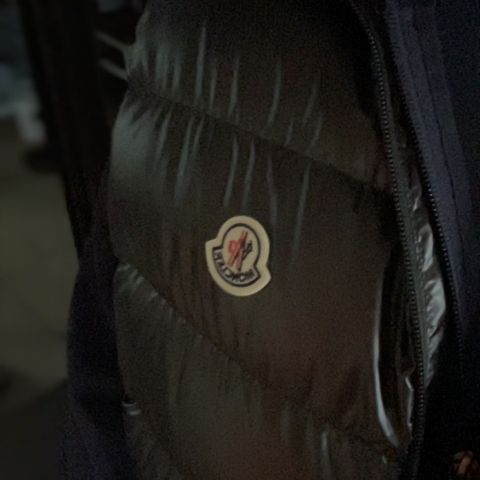 Nesten ubrukt moncler vest