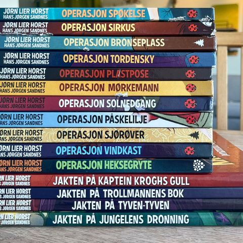 15 Detektivbyrå nr. 2-bøker selges billig. 600,- inkl. frakt!