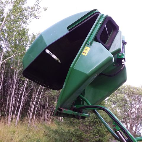 John Deere 1445. Oppsamler med Vifte til Parkmaskin. Hagemaskin.