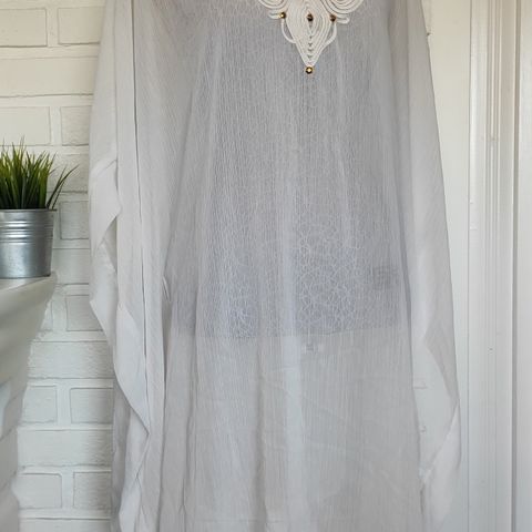 Dame lang topp/ strand kjole.  Str: one size