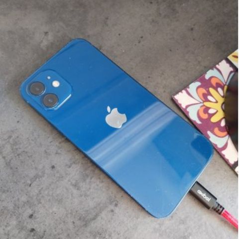 Iphone 12 blå
