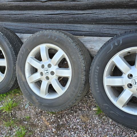 Evergreen ES82 225/65 R17 102S