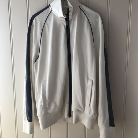 Hvit jakke/genser med grå stripe str L