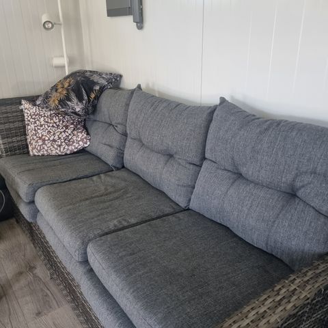 Rotting sofa med bord