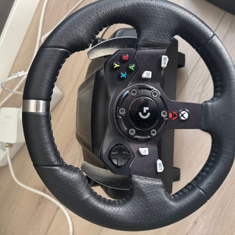 Logitech G920 med shifter og pedaler