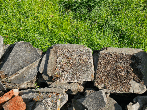 Brukte taksteiner ca. 33 × 33 cm, gis bort, dyrøy kommune i troms