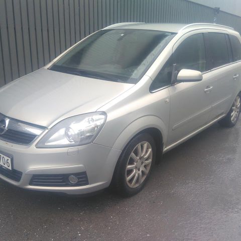 Opel Zafira B 1.9CDTI -07 selgast i delar