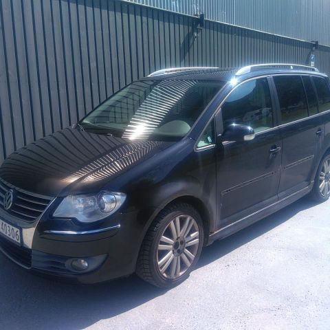 Vw Touran 2.0 TDI -08 selgast i delar