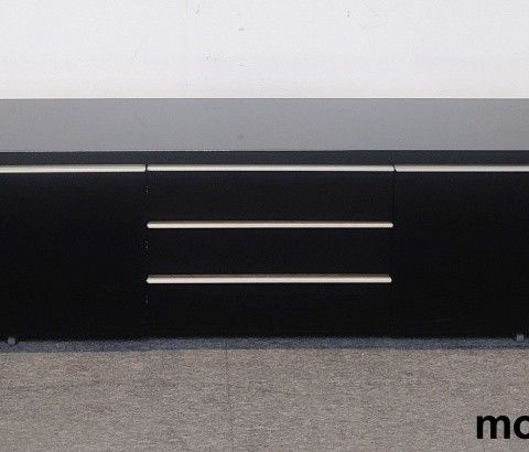 2 stk Skjenk / TV-benk i sort,180cm bredde, brukt med noe slitasje i topplaten