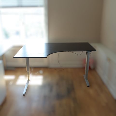 3 stk 160x120cm Elektrisk hev/senk skrivebord med vesntresving  og grå bein