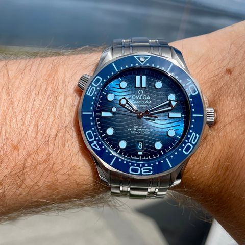 Strøken Omega Seamaster 300M Summer Blue, 2024 Norsk AD