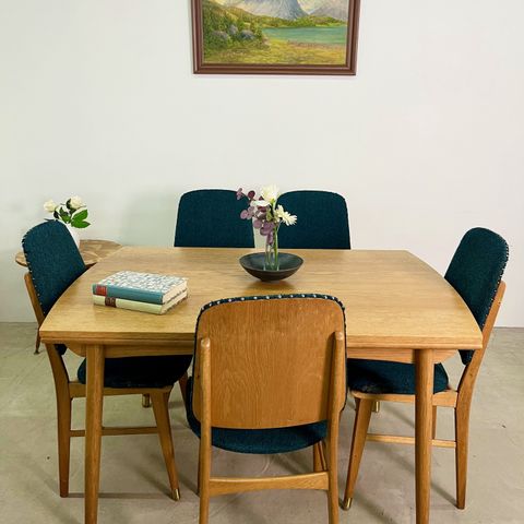 Nydelig retro spisegruppe - bord og 8 stoler