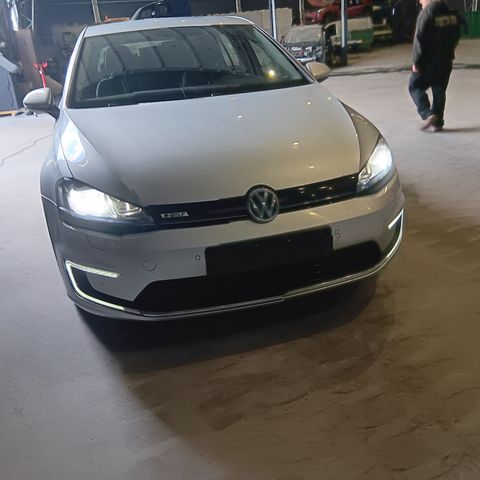 Volkswagen E-Golf 2016