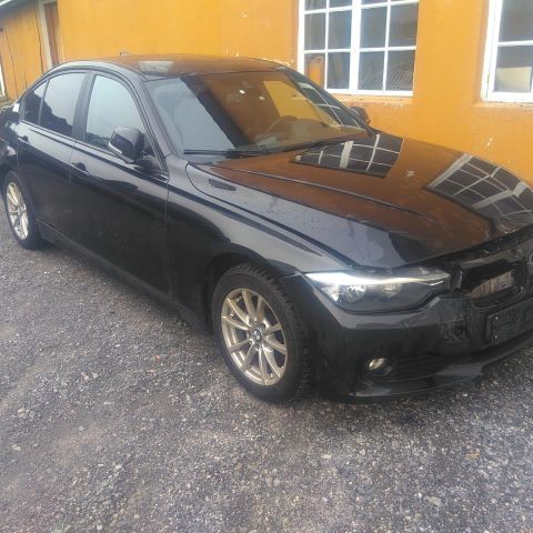 Bmw 316 d (F30) -12 selgast i delar.