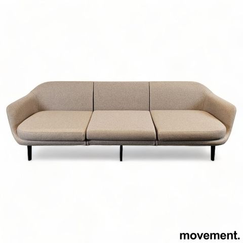 2 stk Lekker 3-seter sofa i lyst stoff fra Normann Copenhagen, modell Sum,  bred