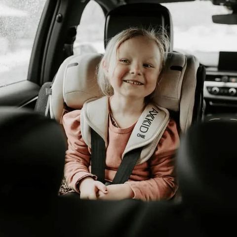 Axkid One 2 - bakovervendt sikring fra 0-7 år (ISOFIX)