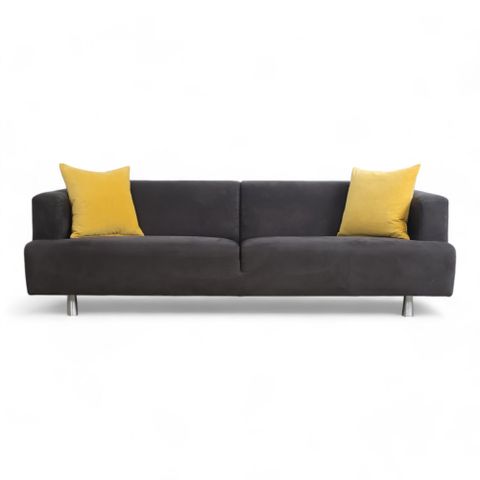 Fri Frakt | Nyrenset | Moderne mørk grå sofa med fast sittekomfort