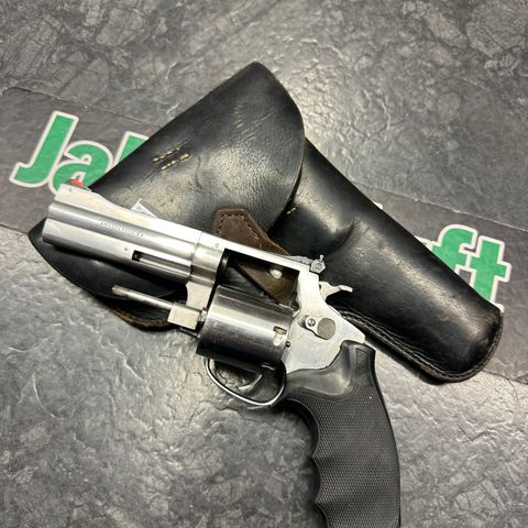 Pent Brukt Rossi 357mag Revolver med etui