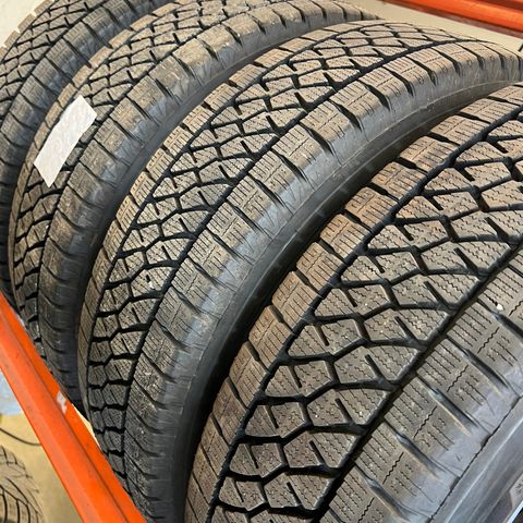 4stk.Brigestone piggfri vinterhjul 215/75R16C Ford Transit lett.last. lite brukt