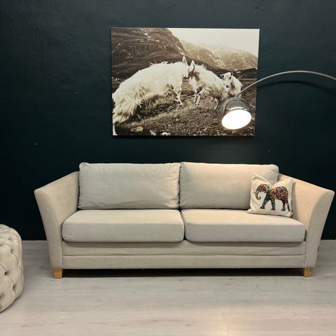GRATIS LEVERING - SALG! Billig Furninova 3 seter design sofa fra Skeidar
