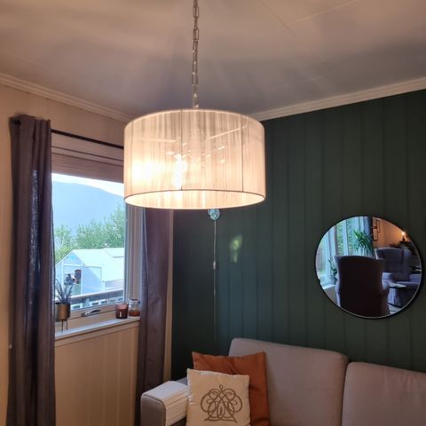 Taklampe hvit/sølvfarget