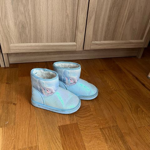 Elsa fra Frozen uggs barnesko strl 25/26