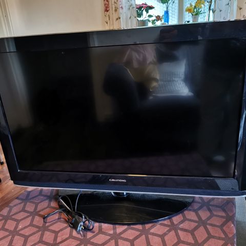 Tv / Grundig 32 gis bort