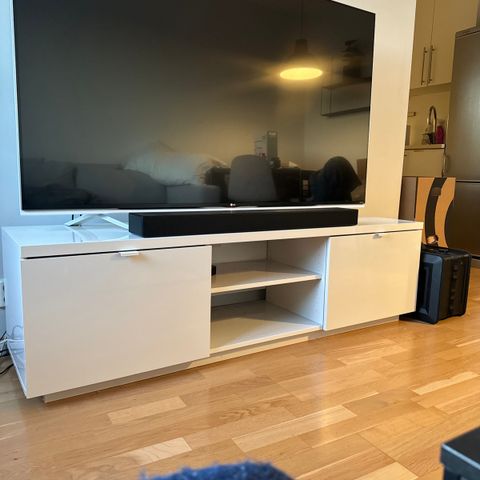 BYÅS TV-benk