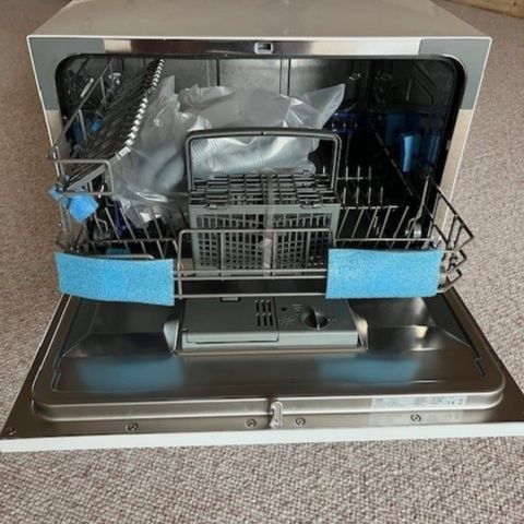 Ny LOGIK oppvaskmaskin for plassering på benk